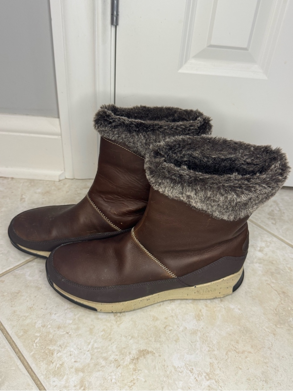 Chaco Women's Borealis Mid
Waterproof Boots Brown Womenโs Size 10